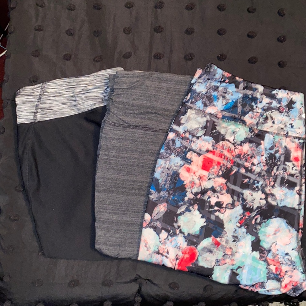 LOT OF 3 CAPRI LENGTH YOGA/ATHLETIC WEAR LEGGINGS